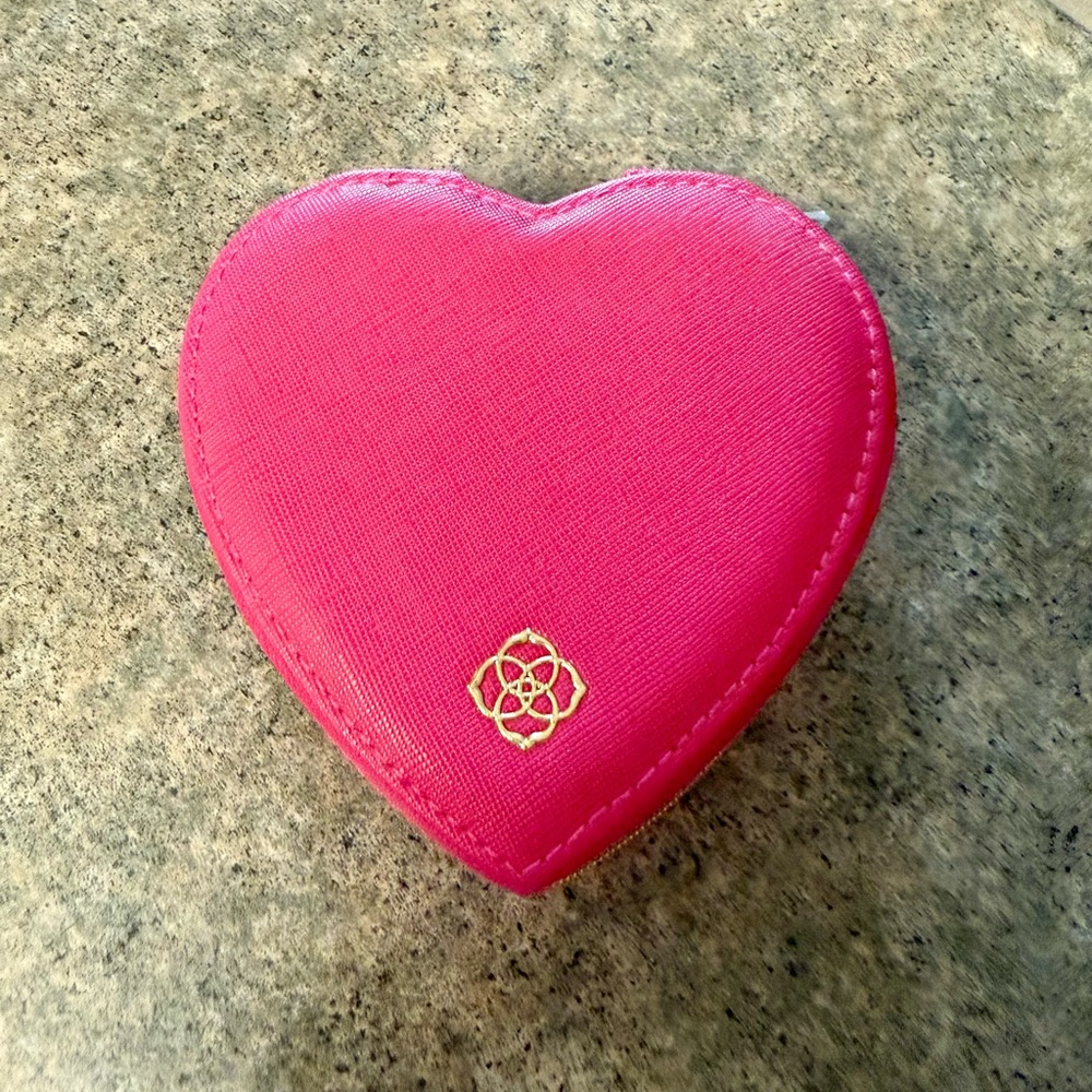 Kendra Scott Pink Heart Jewelry Organizer